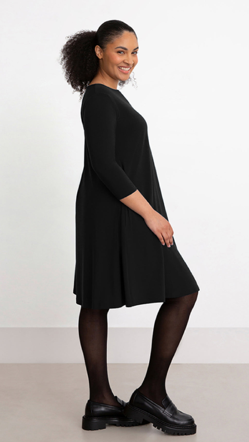 Black best sale trapeze dress