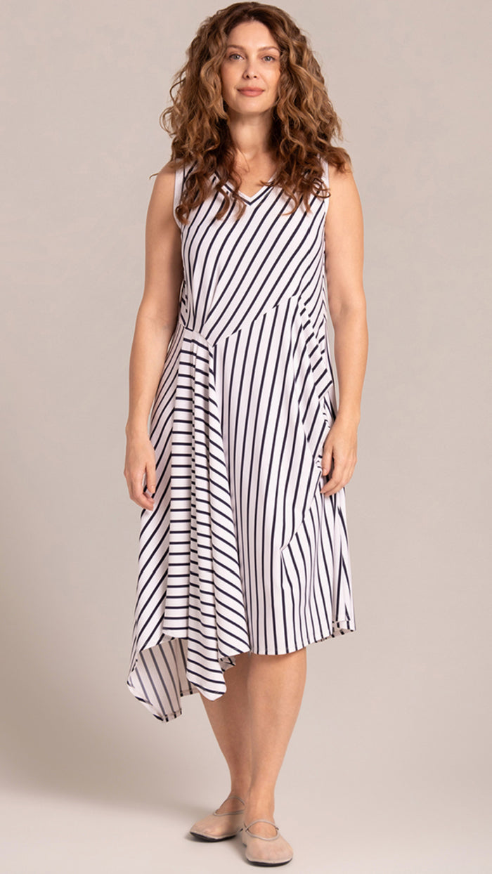 Sleeveless Slant Pocket Dress, D Print